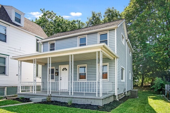 Building Photo - Coming Soon! Charming 3 Bedroom, 1.5 Bath ...