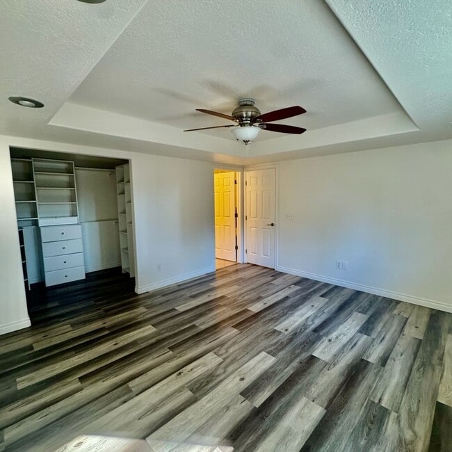 Building Photo - Cute 4 bed 2 bath move in ready home!