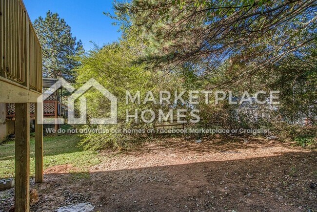 Building Photo - 2033 Charter Ln
