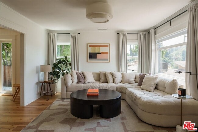 Building Photo - 1130 El Paso Dr