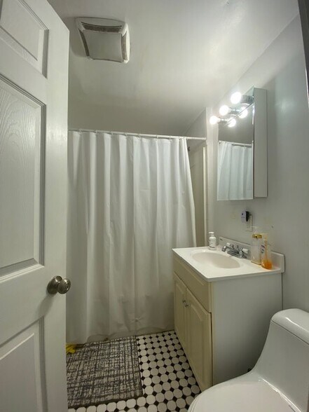 Building Photo - 322 St Paul St