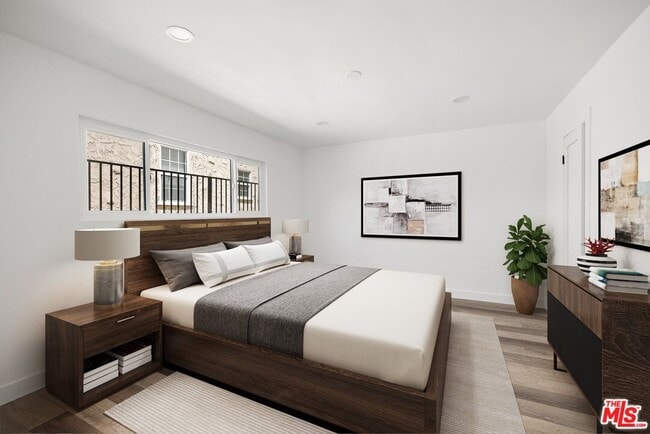 Building Photo - 733 Hayworth Ave