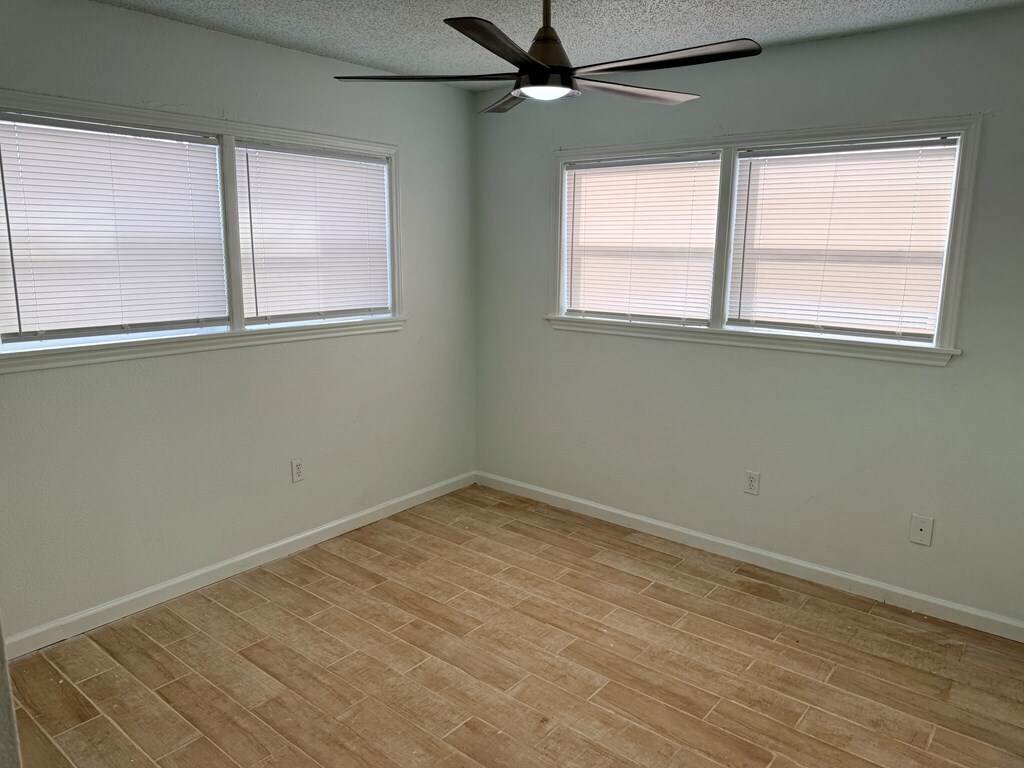 Building Photo - 2501 Redbud Ave