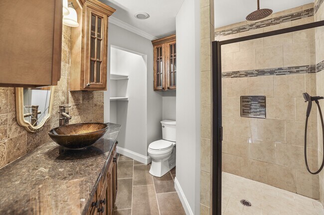 Building Photo - 3127 Creekview Ln