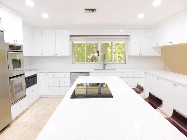 Building Photo - 5305 SW 62nd Ave