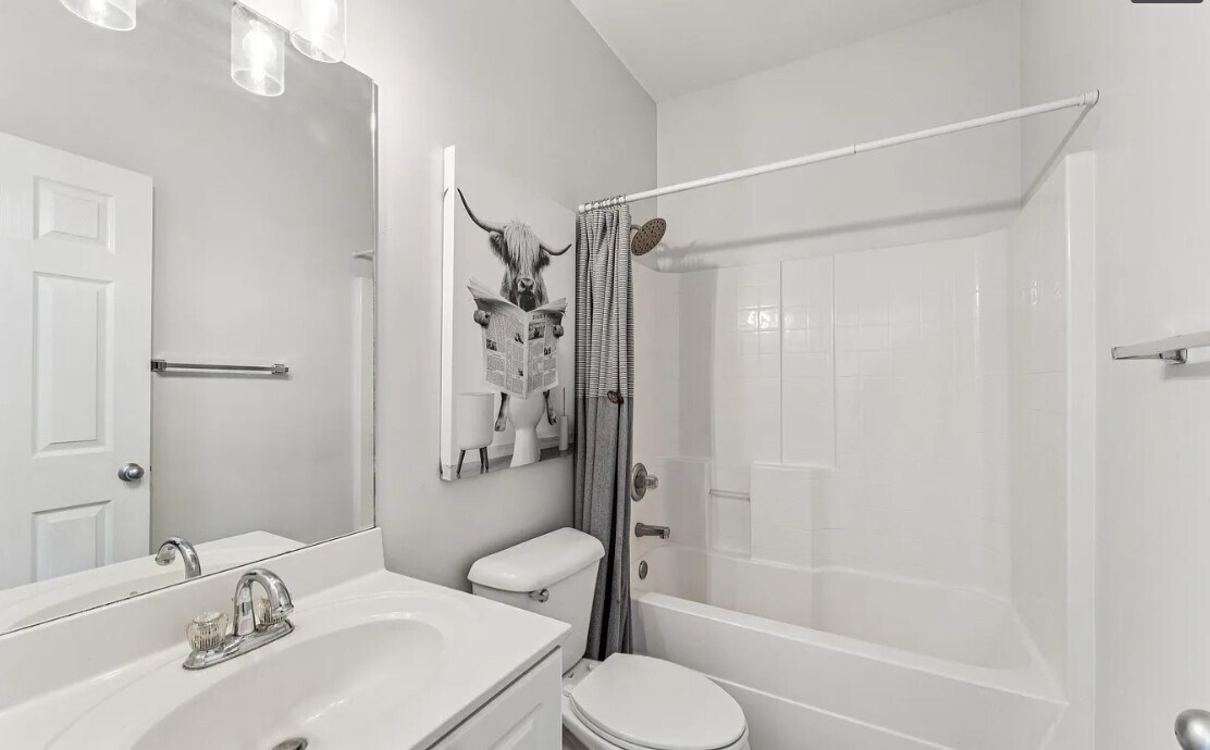 Building Photo - 2012 Ansley Dr