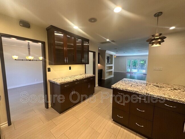 Building Photo - 23338 Los Encinos Way