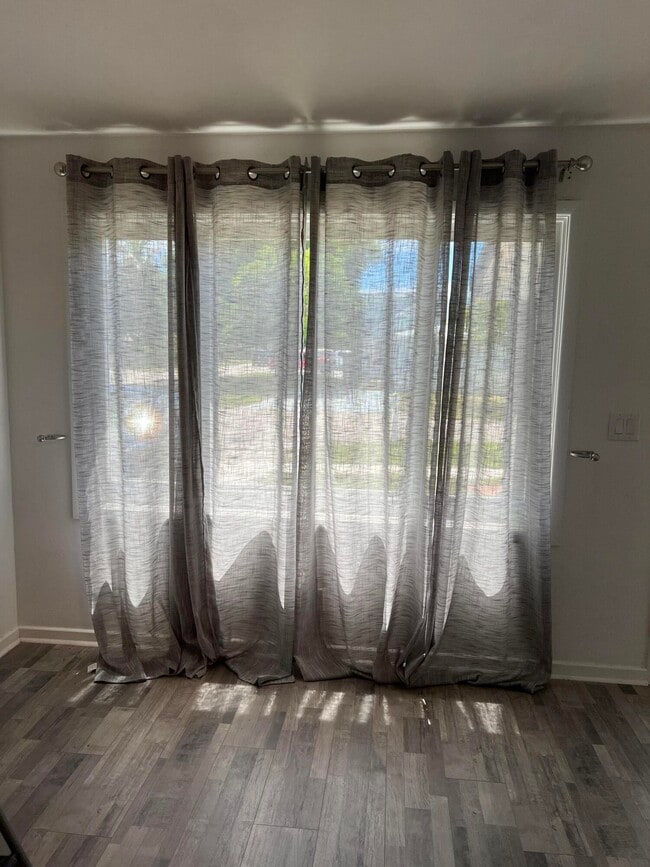 Building Photo - 515 N 7th St