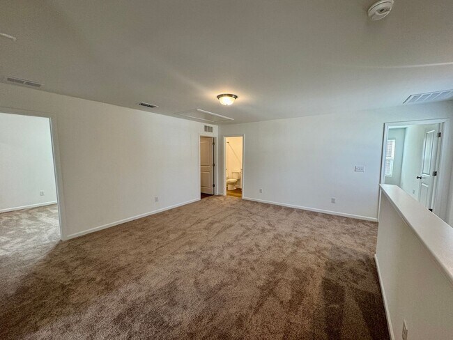 Building Photo - 4BR/2.5BA Two Car Garage in Element Park