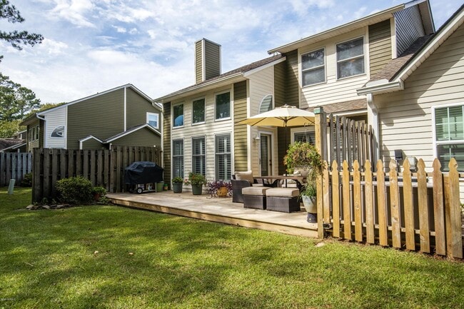 Building Photo - 504 Cedarwood Village
