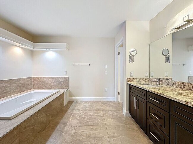 Building Photo - Exquisite Lake County Home with Lake Harris Views