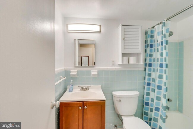 Building Photo - 2710 Macomb St NW