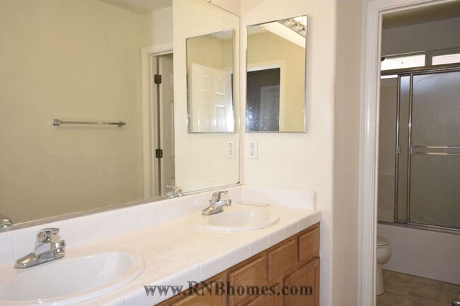 Building Photo - 12 Amarillo Ct