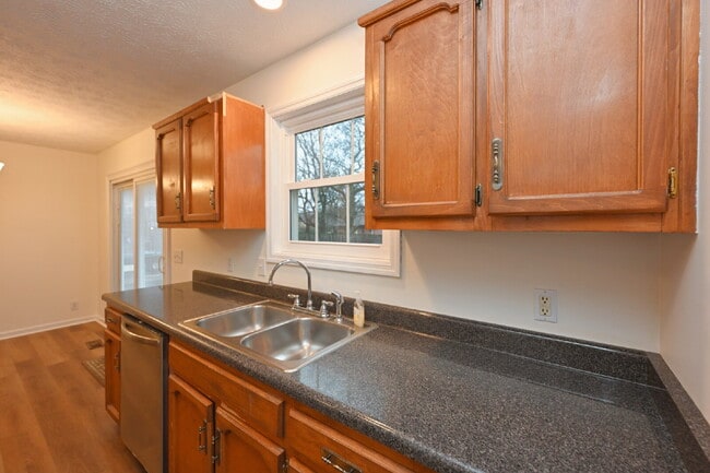 Building Photo - Car-free convenience! Modern 3 Bed Home Minutes from Downtown Gallatin