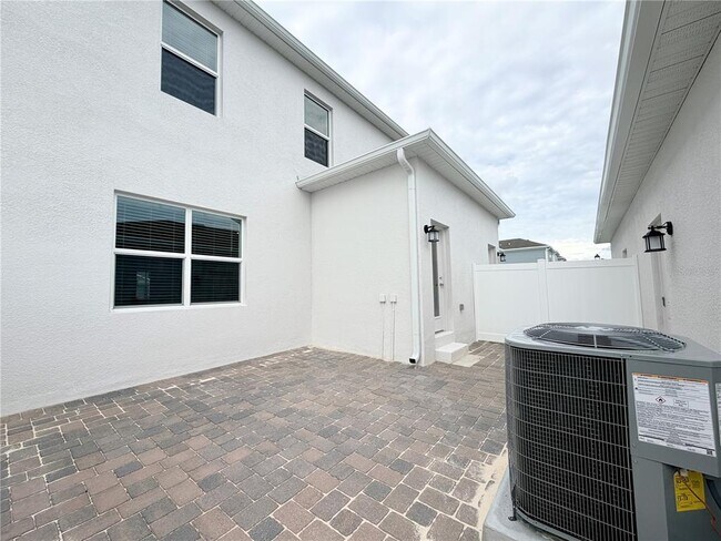 Building Photo - 2132 Rider Rain Ln