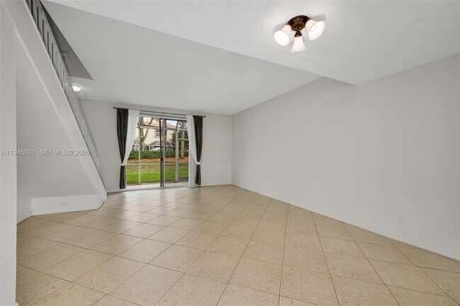 Building Photo - 1210 Sorrento Dr