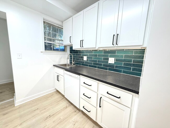 Building Photo - 8800 Plymouth St