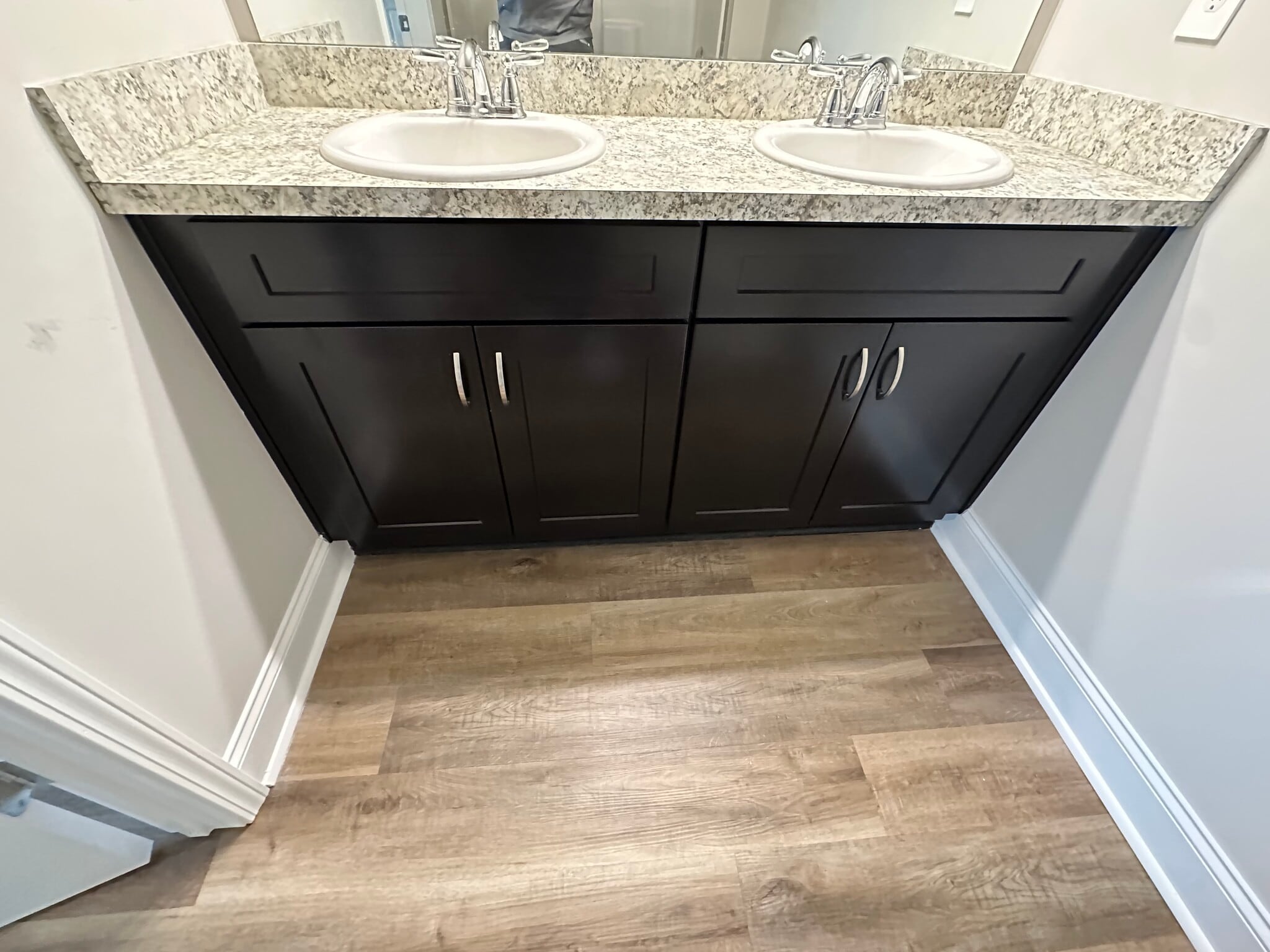 Ensuite Double Vanity - 6410 Olmadison Pl