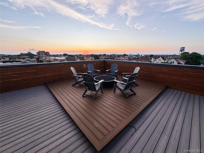 Building Photo - 135 E Park Ave