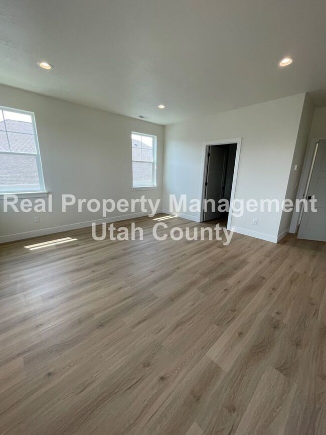 Building Photo - New lower price! Brand New Twin Home in Heber