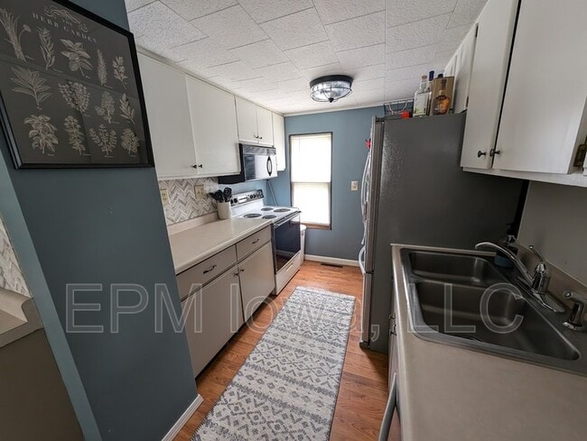 Building Photo - 608 8th Ave SW