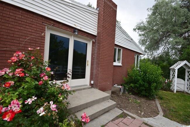 Building Photo - 14551 S Camp Williams Rd