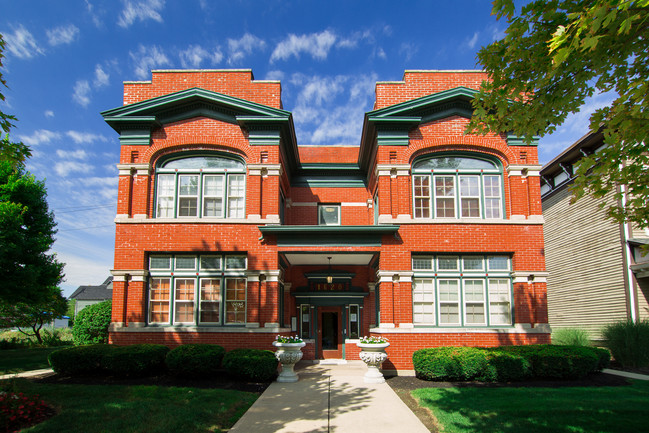 Primary Photo - Colmar Apartments