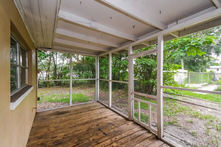 Building Photo - 4626 Castleton Dr
