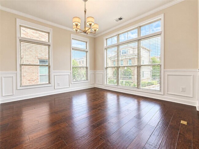 Building Photo - 1207 Lavista Cir NE
