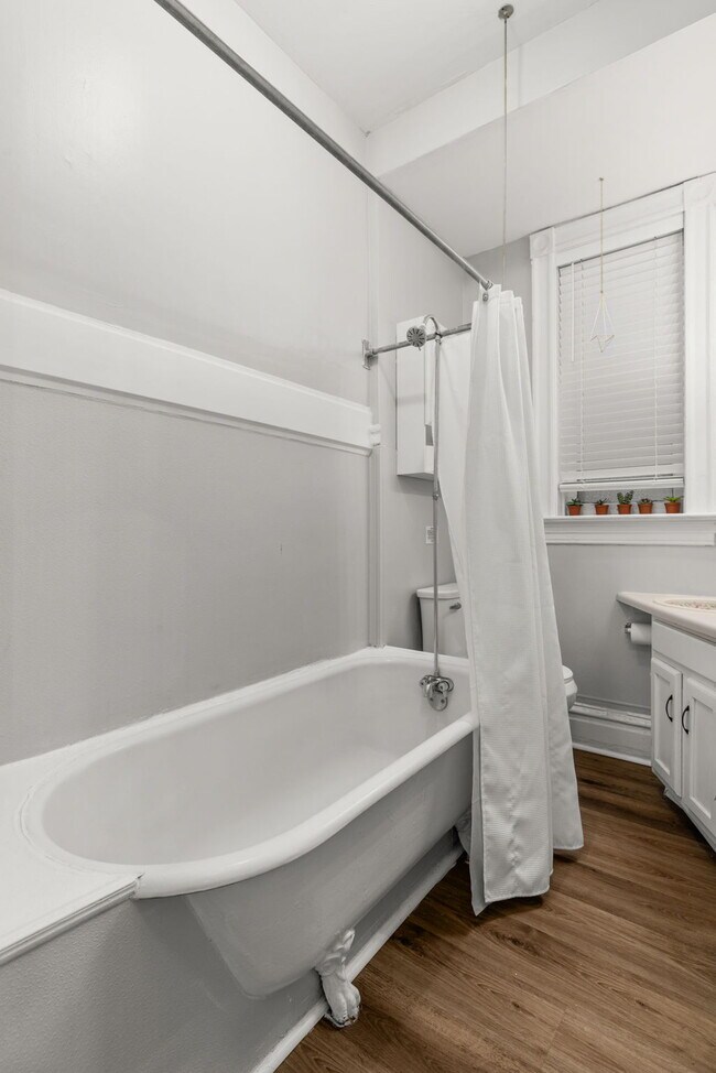 Building Photo - 2819 Shenandoah Ave