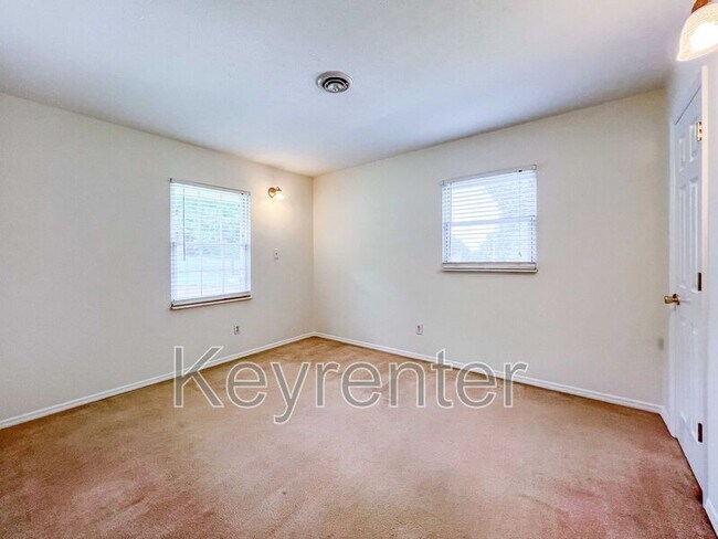 Building Photo - 830 Gondola Dr