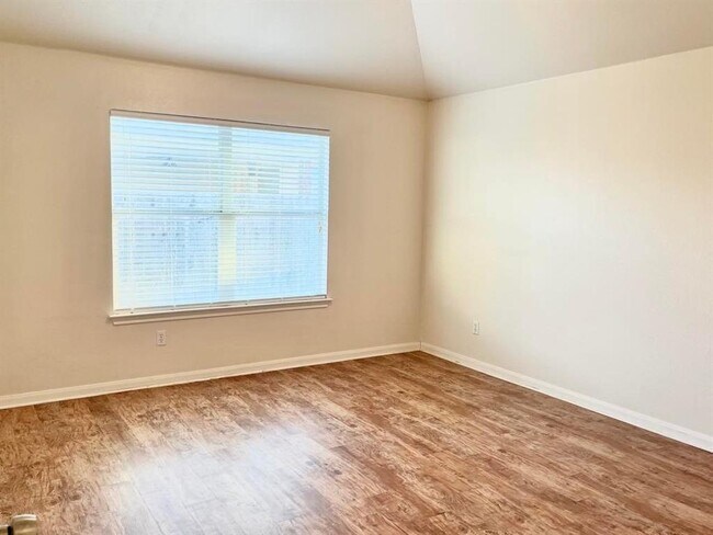 Building Photo - 2409 Romeo Dr