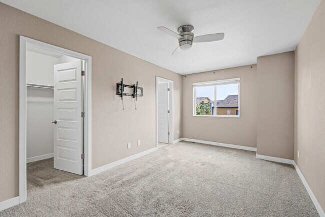 Building Photo - $2,495.95, Two Bedroom, 2.5 bathroom Townhome in Broomfield