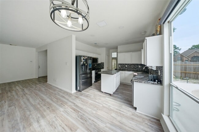 Building Photo - 2415 Mills Creek Dr