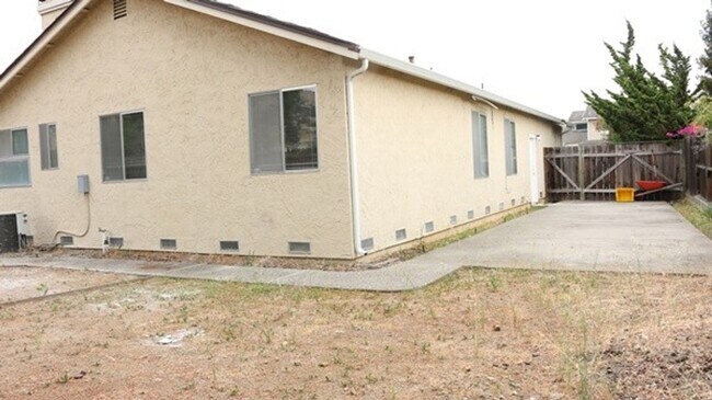 Building Photo - 3591 Woodley Dr