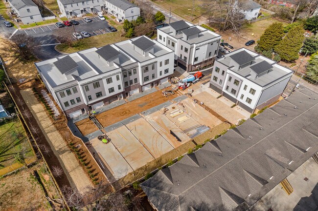 Building Photo - 1237 Memorial Dr SE