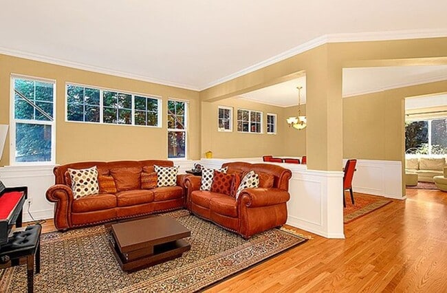 Building Photo - A Beautiful Picture Perfect Home with 4 Be...