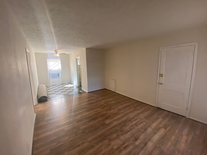 Building Photo - 4420 Roseland St