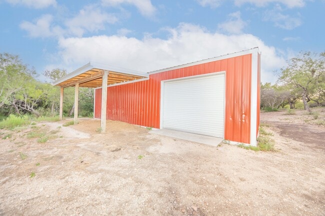 Building Photo - 590 County Rd 4614