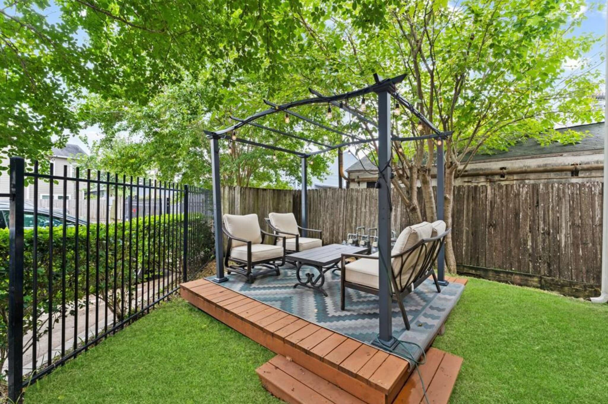 Building Photo - 235 N Lenox St