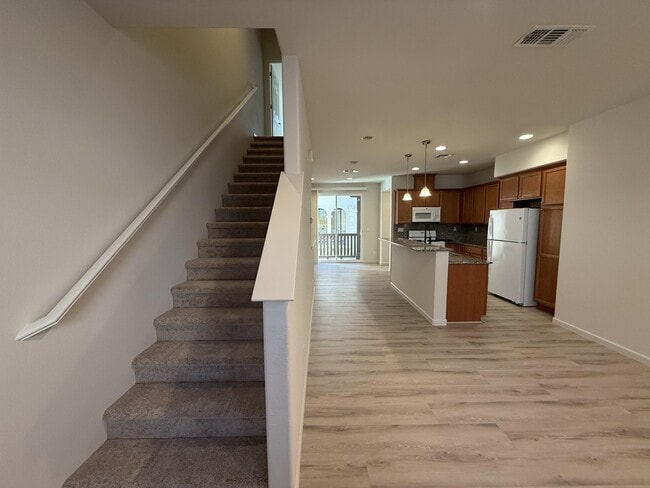 Building Photo - 1055 Chamomile Walkway