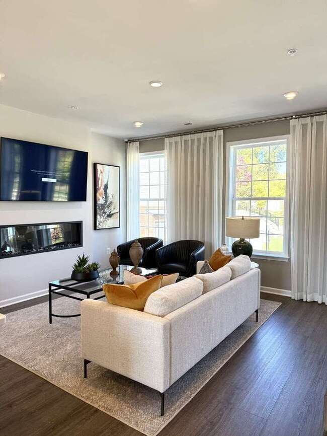 Building Photo - Modern 3-Bedroom Bethany Model Condo in Co...