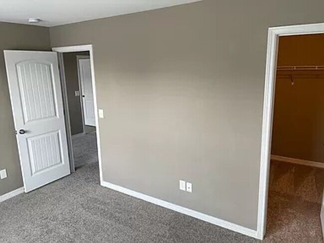 Building Photo - 8394 Talc Dr