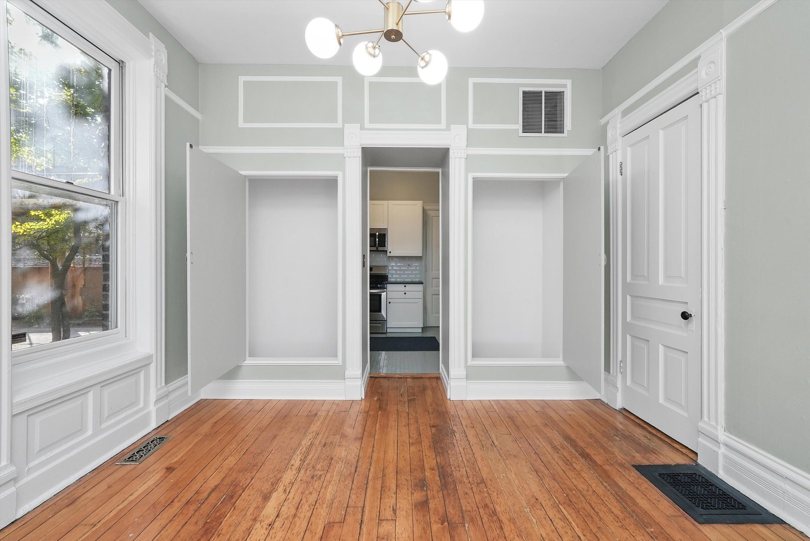 Building Photo - 1900 N Bissell St