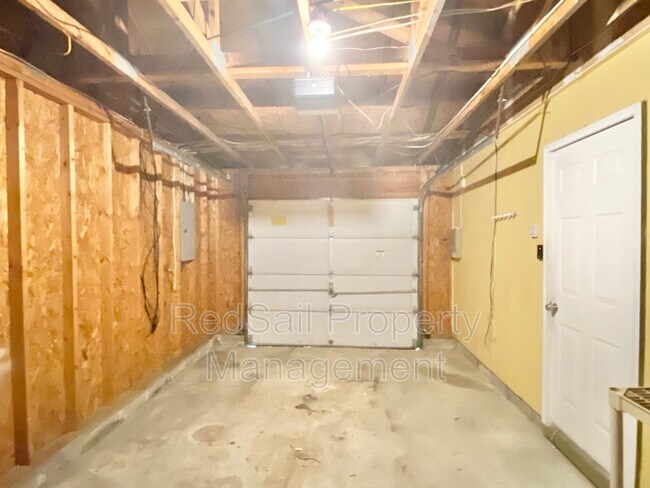 Building Photo - 204 Gate House Rd