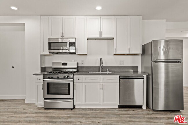 Building Photo - 1147 W 37th St