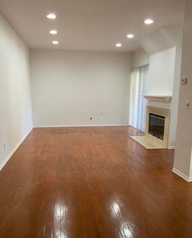 Building Photo - 5473 Spanish Oak Ln