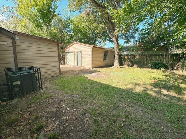 Building Photo - 6710 England St