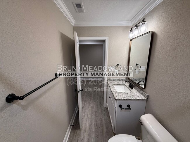 Building Photo - 3869 Doral Dr