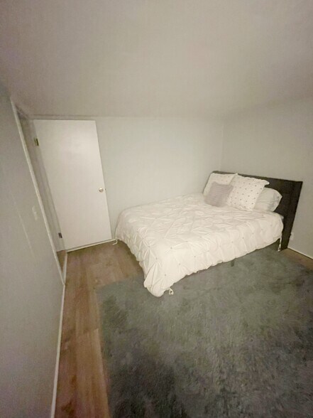 Bedroom 2 - 5 River Rd